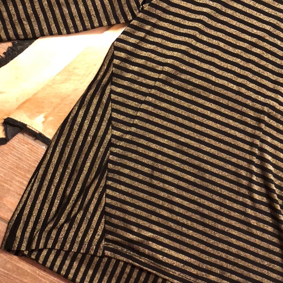 2x black and gold top - Picture 2 of 3